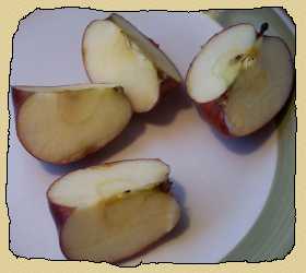 Яблоки порезаны на кусочки. Развитие речи
